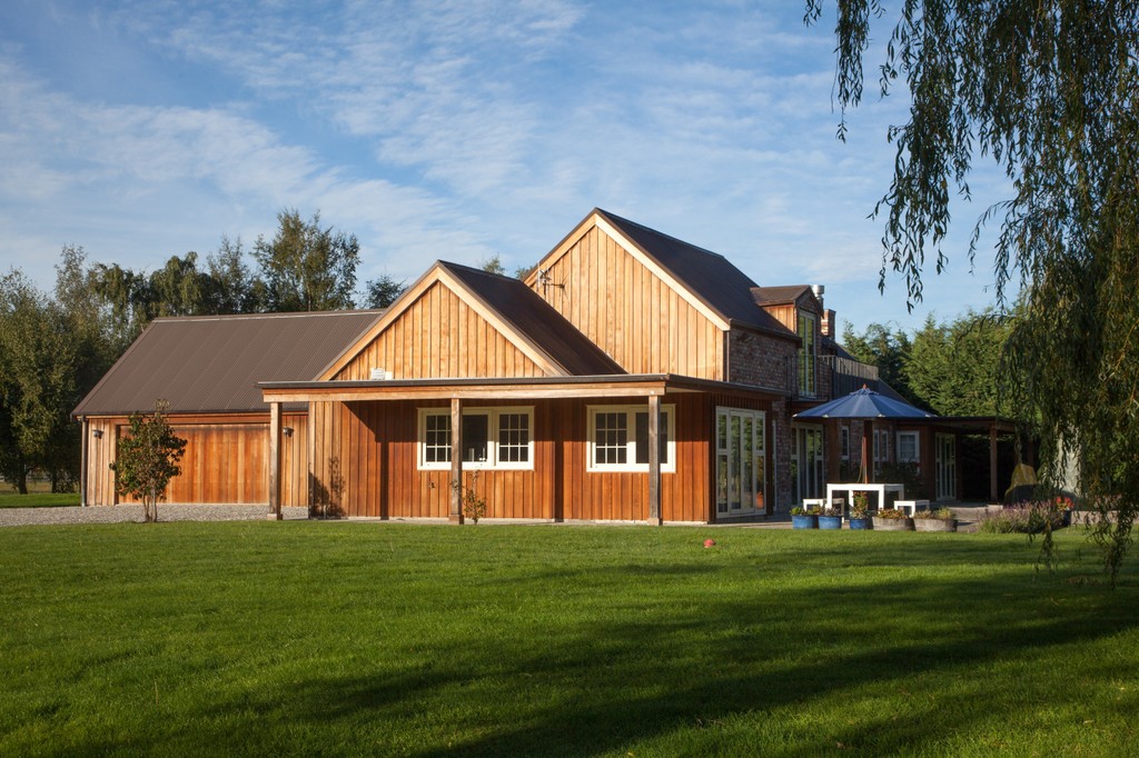 Two Homes on 7.5 Acres of Prime Dalefield