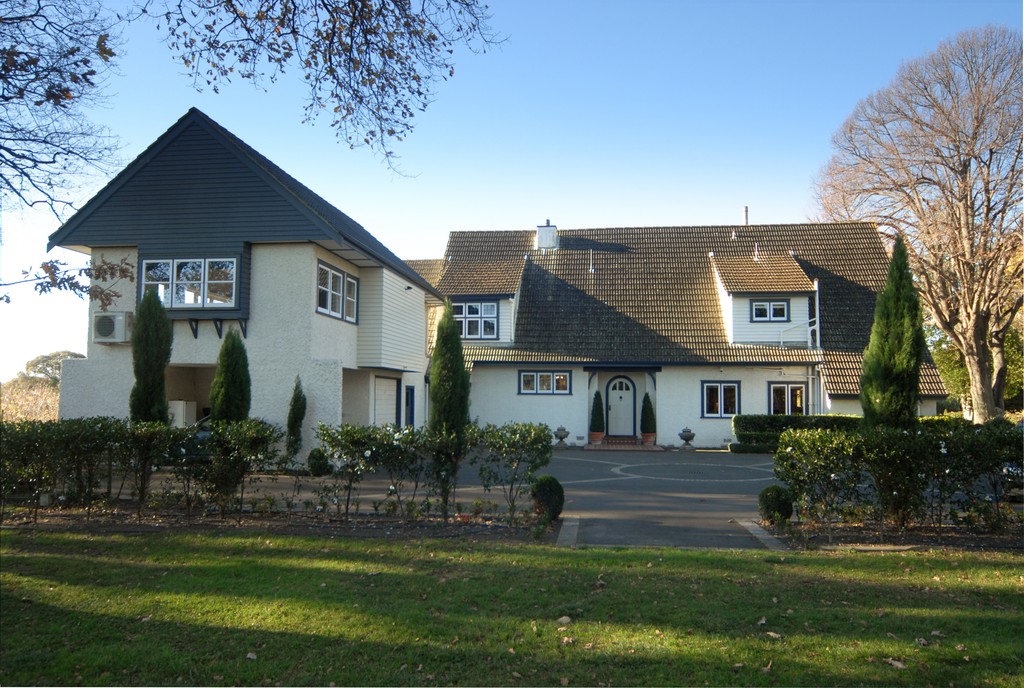 Longworth - Charming 1930s Home