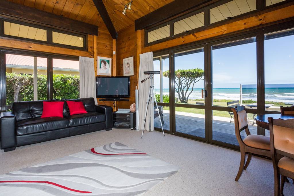 Immaculate Beachfront Home at Waimarama
