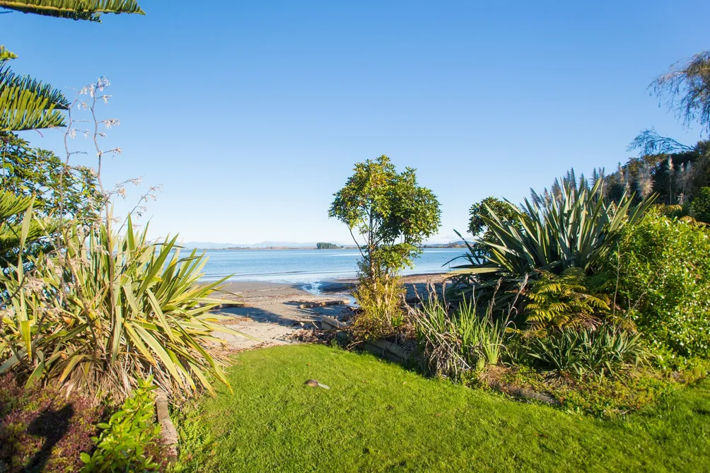 Beachfront Kaiteriteri