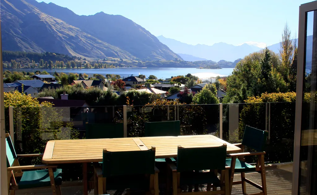 Stunning Lake Views, Heart of Wanaka