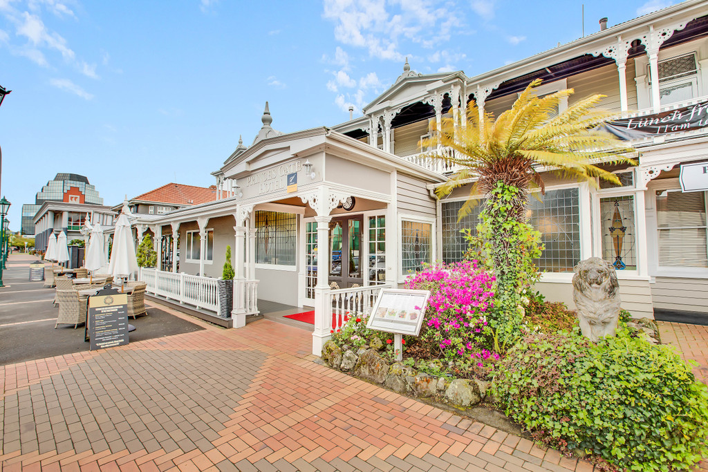 ANOTHER FREEHOLD GOING CONCERN SOLD 