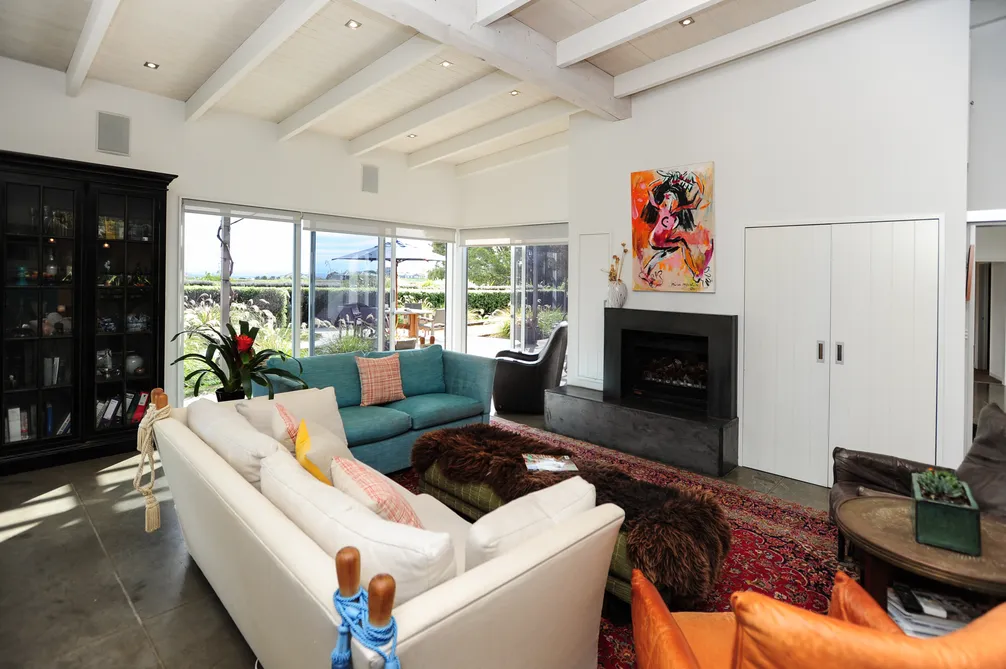 Quality Home - Pizazz And Views