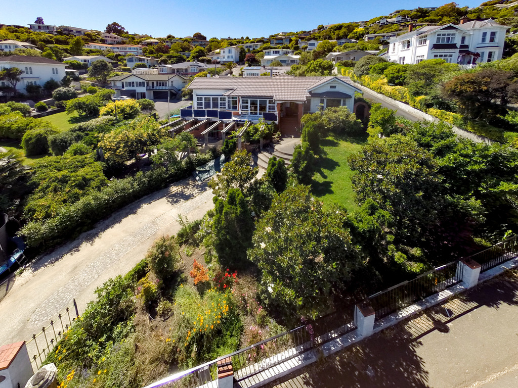 Exclusive Waterfront Family Lifestyle