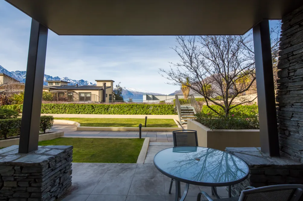 Central Queenstown Apartment