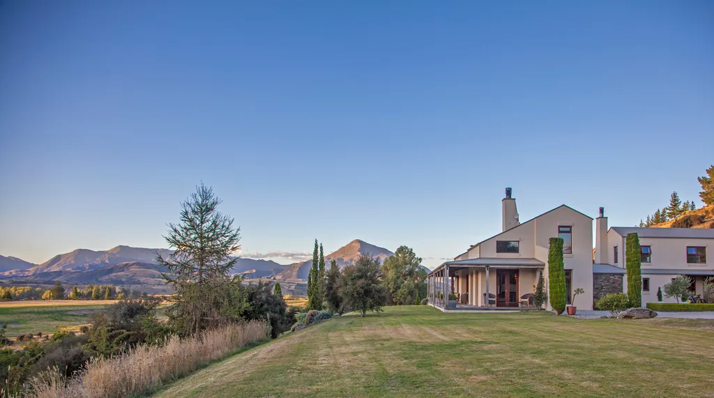 Stunning Country Home, Tranquil Setting 