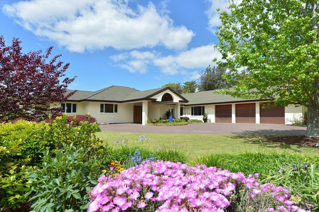 Waterfront in Prestigious Fern Lake Park 