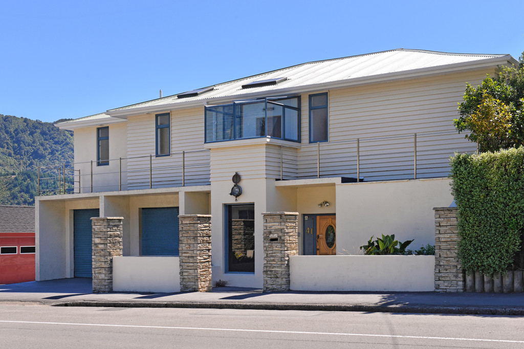 Superior Marina-side Property in Picton