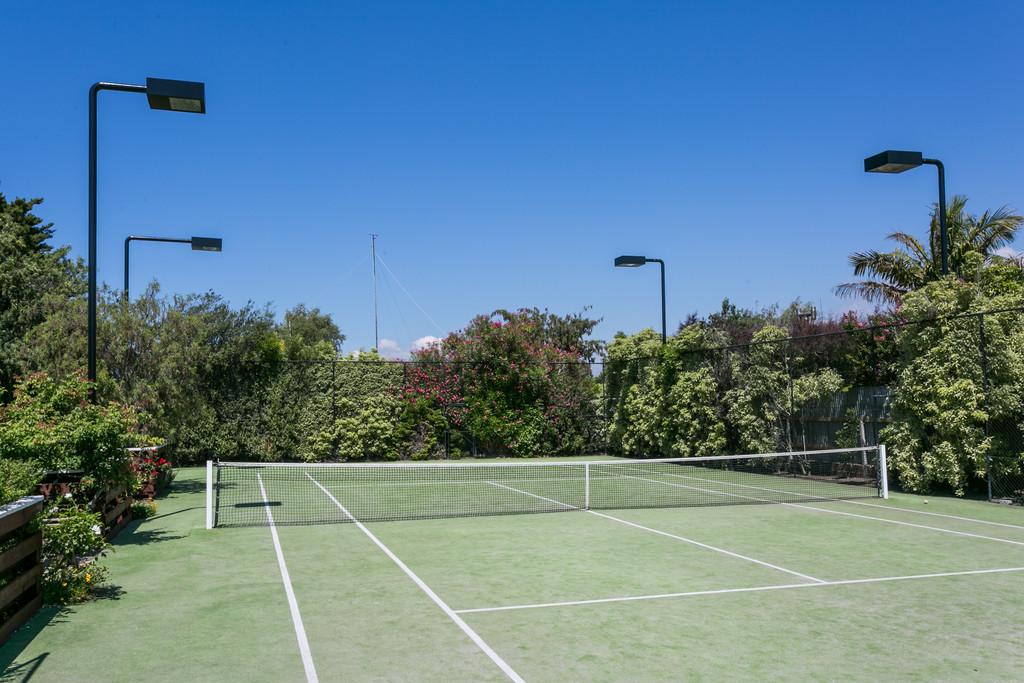 Private Family Oasis In Taradale