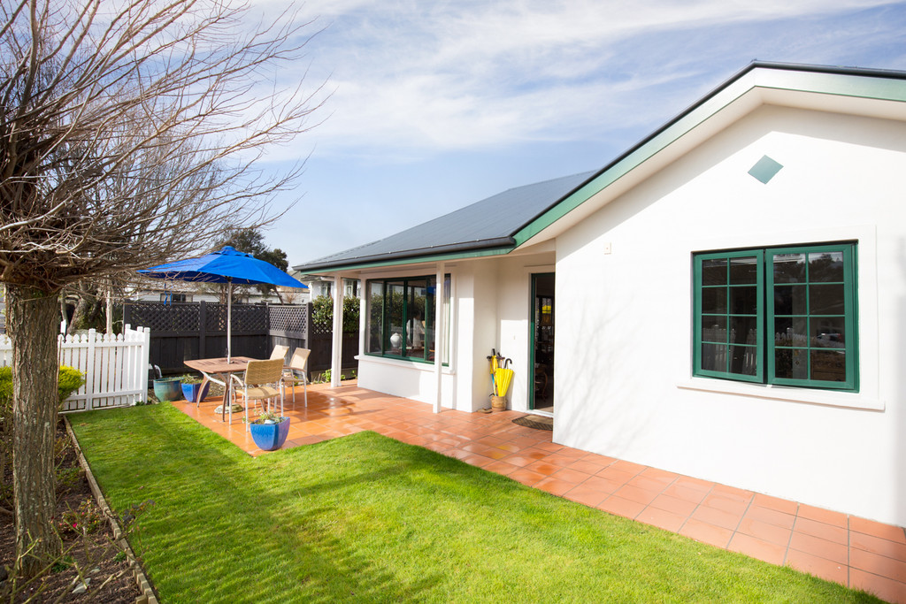 Stylish Retirement Villa Central Nelson