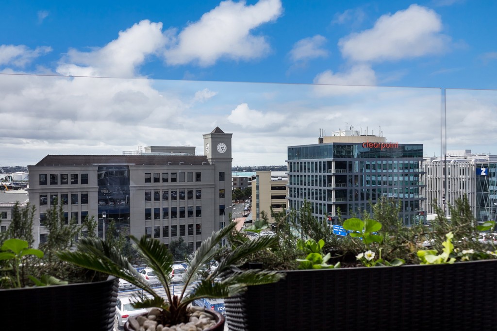 Extraordinary - Freehold and views