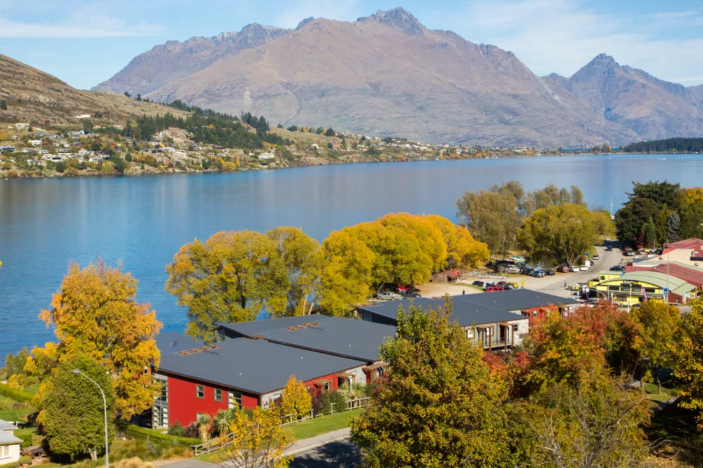 Absolute Lake Front - Queenstown Apartment