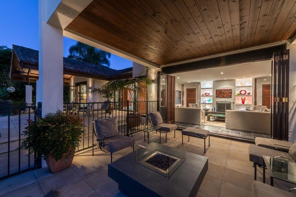 International Style Infused with Serenity