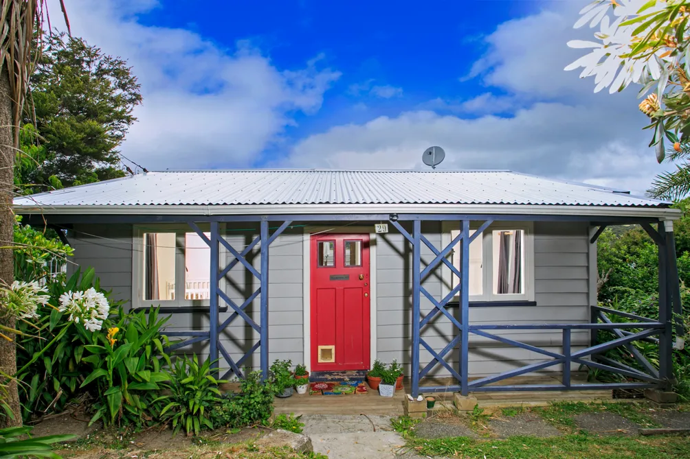 Darling Cottage Overlooking the Bay by Louise Roke