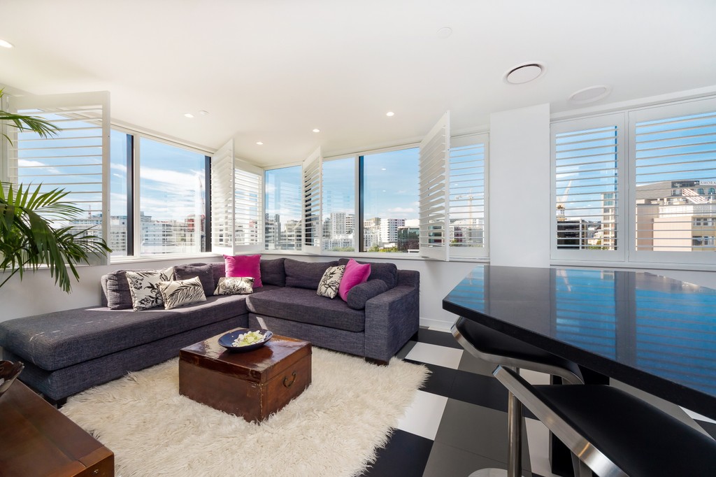 Freehold, Luxury City Apartment