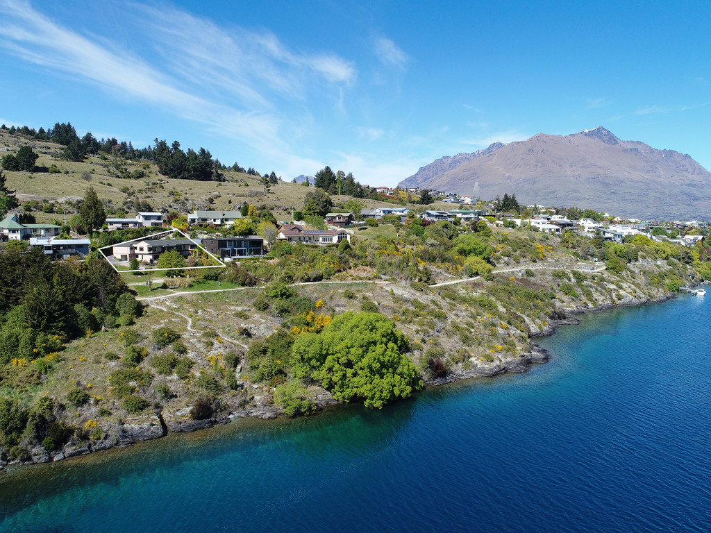 Private Lakeside Haven