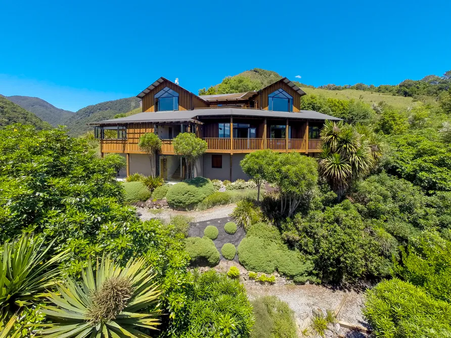 Luxury Residence in Spectacular Seclusion