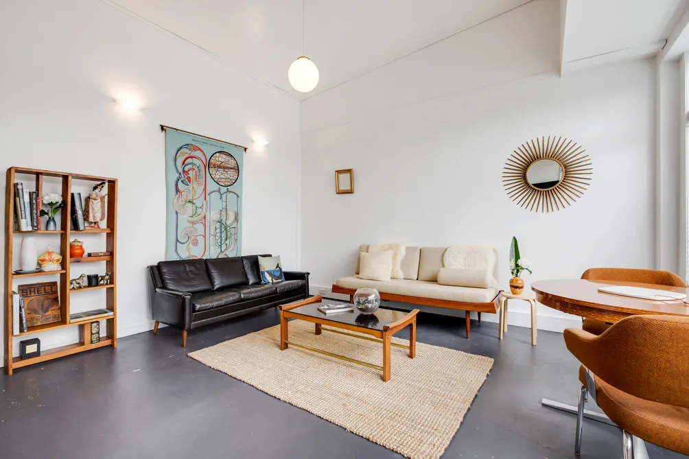 Elegant One Bedroom Art-deco Style Shop Conversion