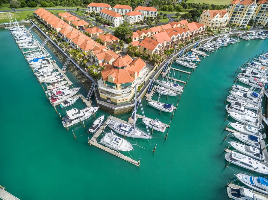 Premium Lifestyle Apartment with 18m Marina Berth