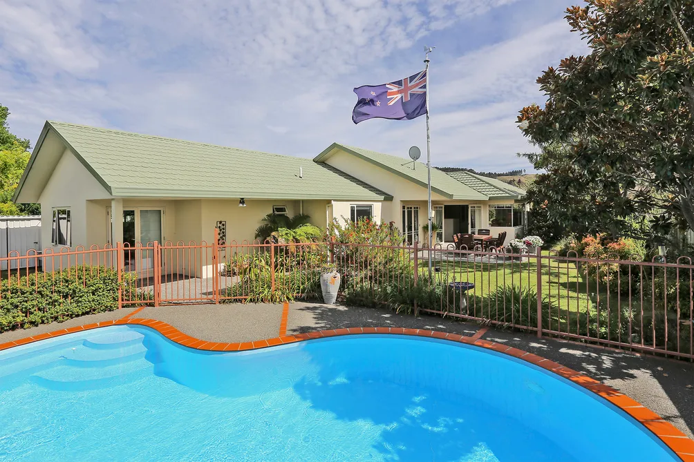 Tasteful, Low Maintenance, Pool - Knightsbridge 