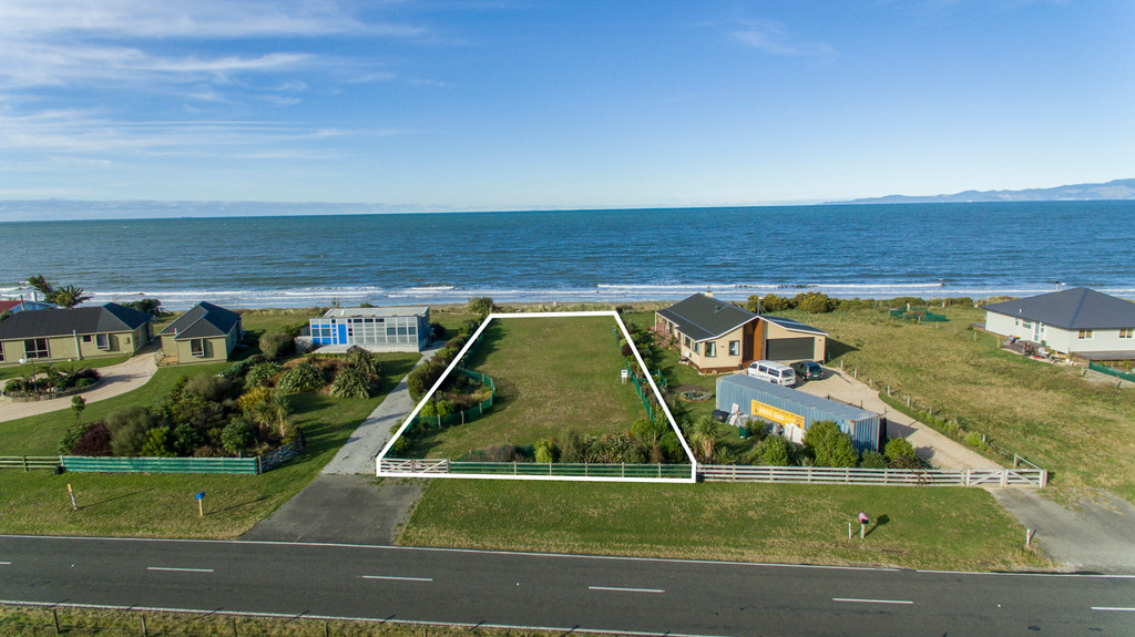 Beachfront Section at the Top of South Island