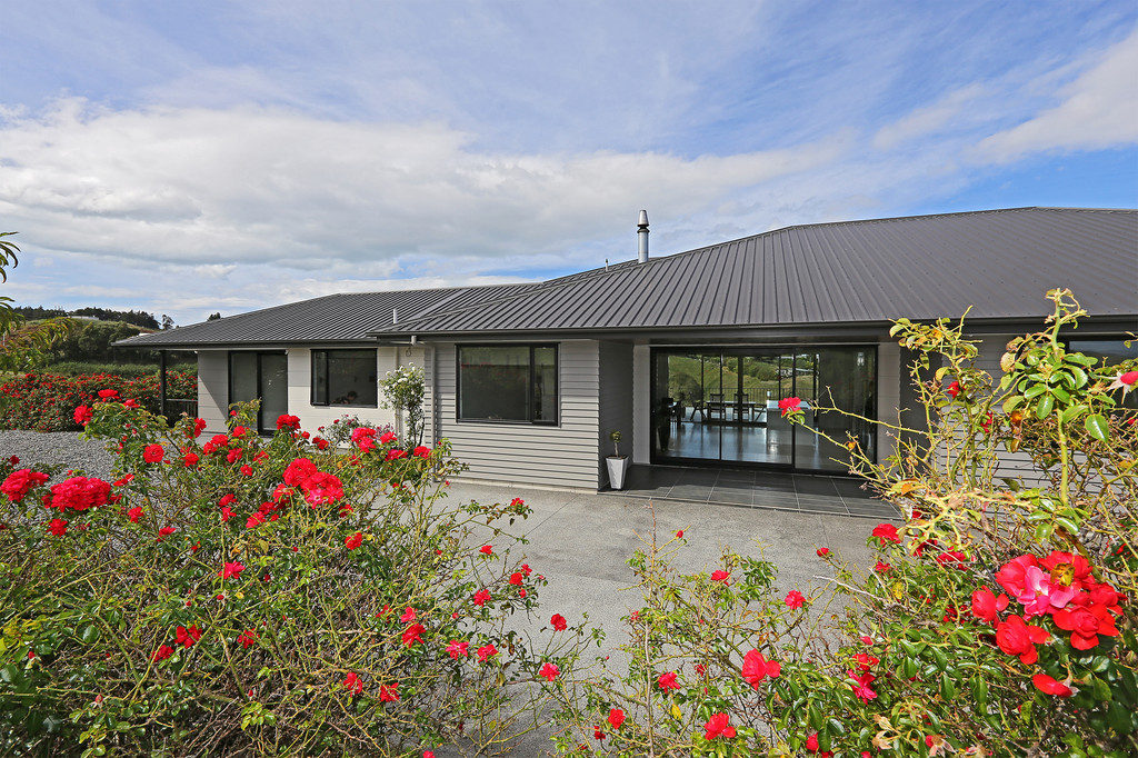 Commanding Views Over Taradale