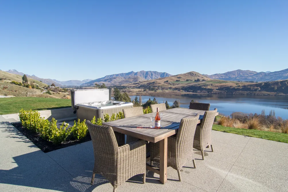 Breath-Taking Lake Hayes Views