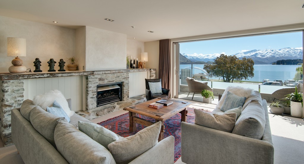 Lakefront Living