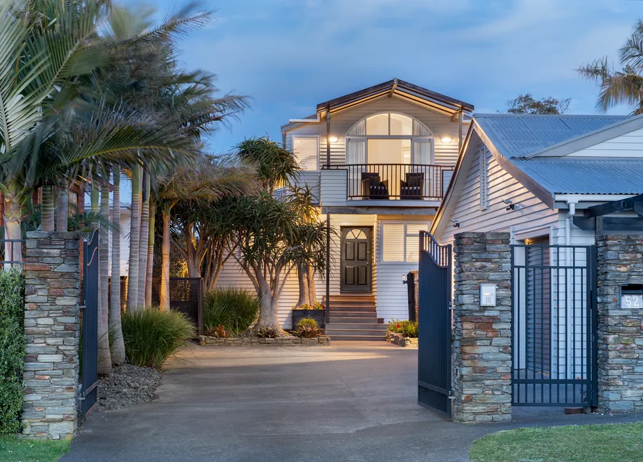 AUCTION: On-site TODAY 12:00 p.m.