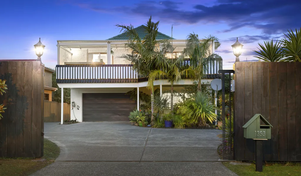 Seaviews and Sunsets On The Deck