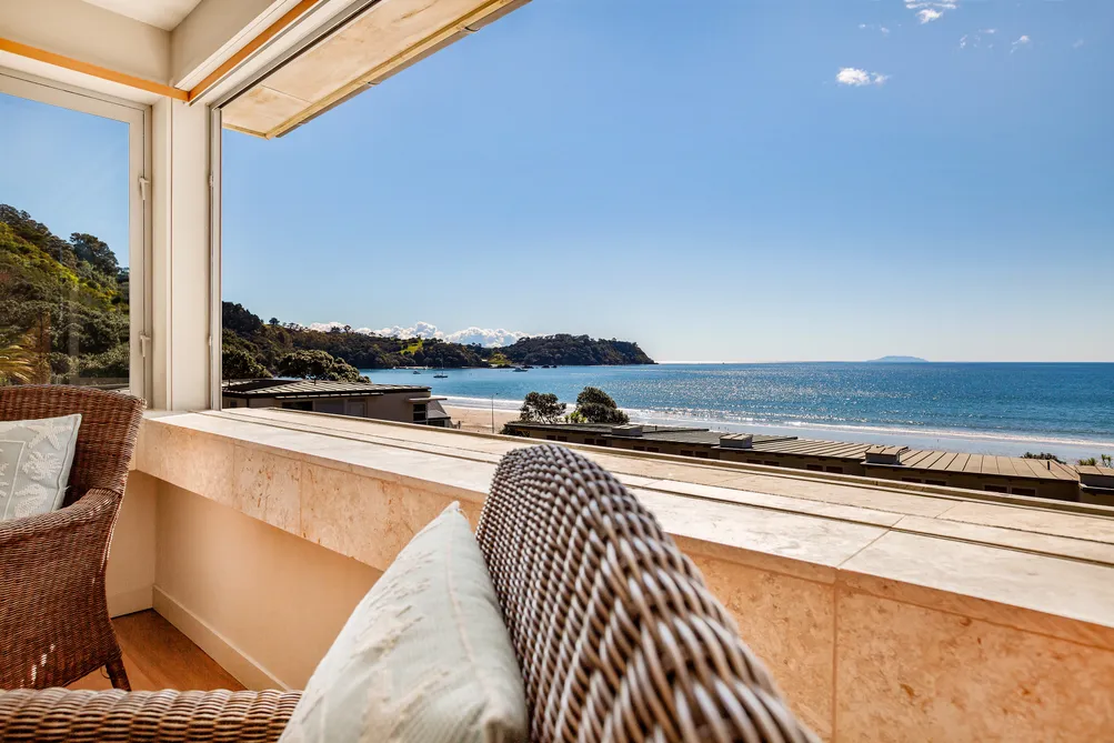 Premier Position - Waiheke Waterfront Apartment 