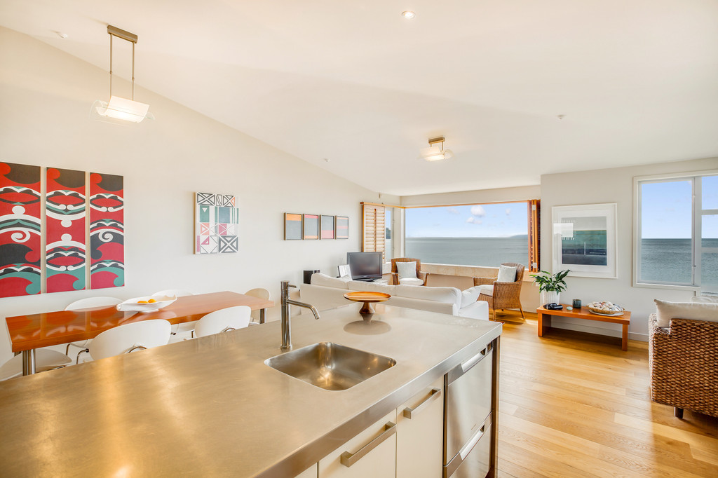 Premier Position - Waiheke Waterfront Apartment 