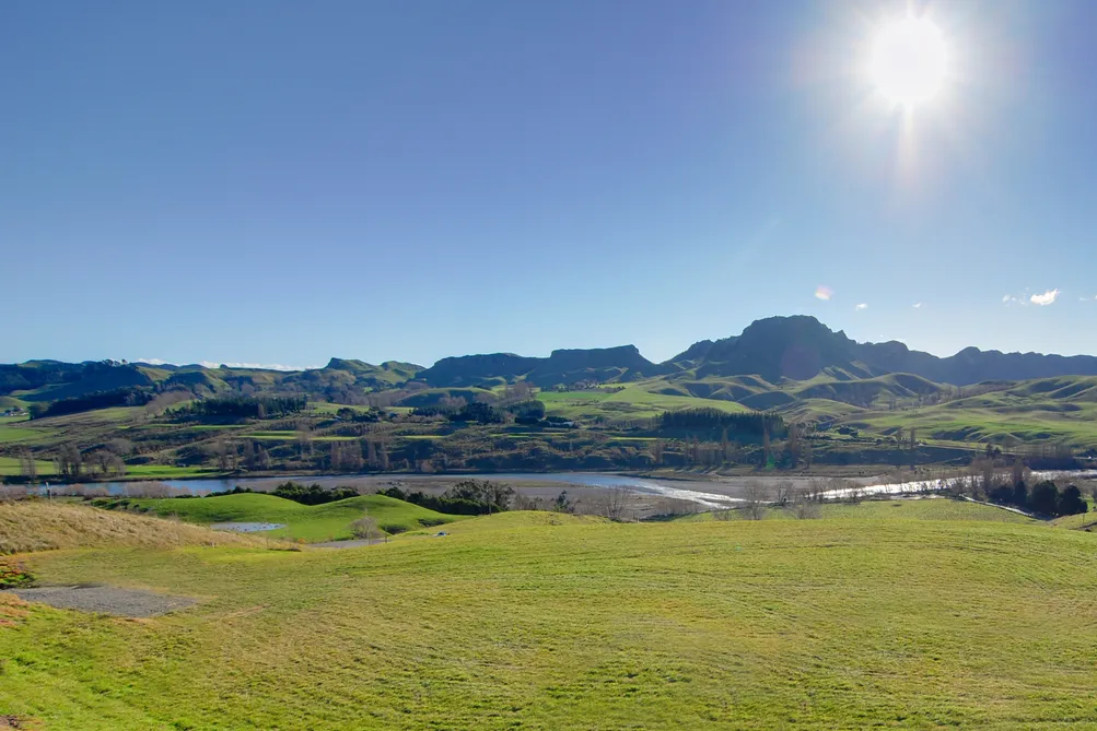 Tuki Tuki Valley - Dramatic River and Peak Views