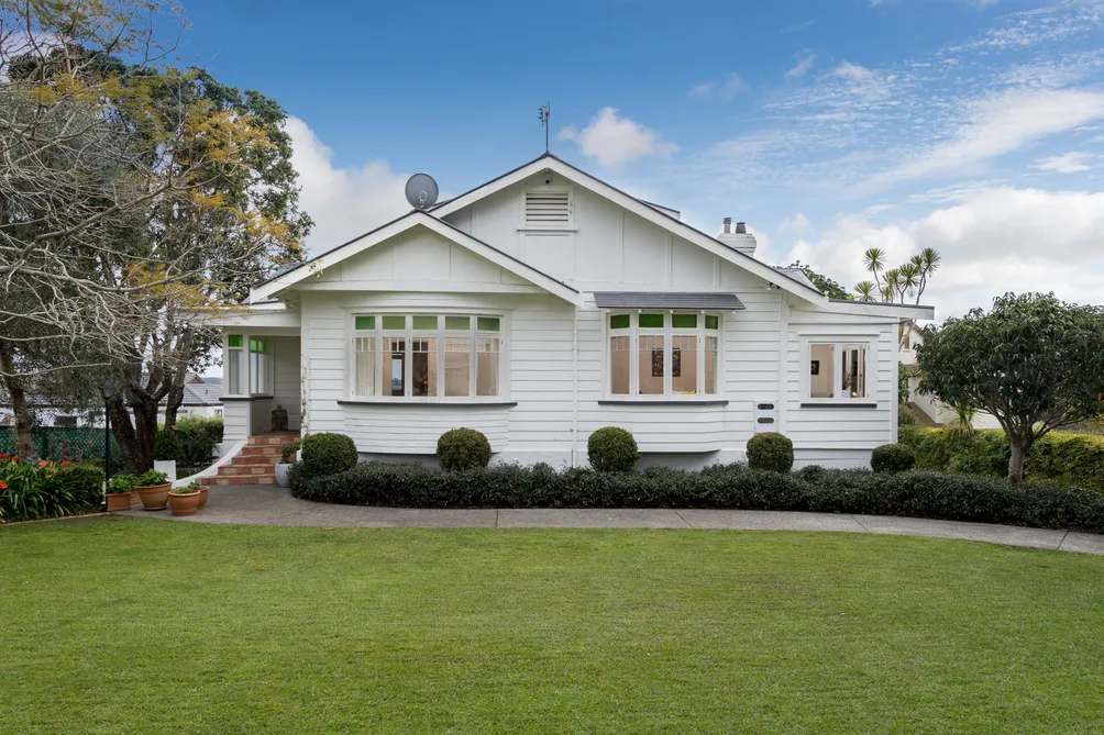 Home and Income - Water Access on 1,012 sq m