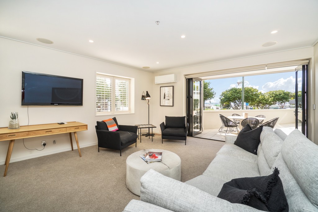 SUPERB CENTRAL LIFESTYLE