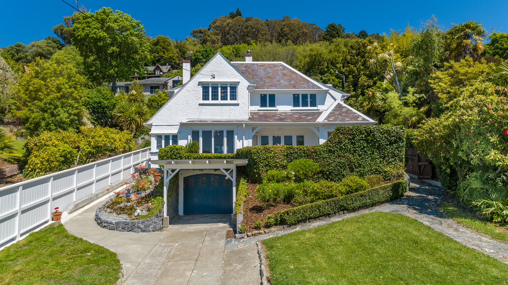 Iconic Dress Circle Family Home