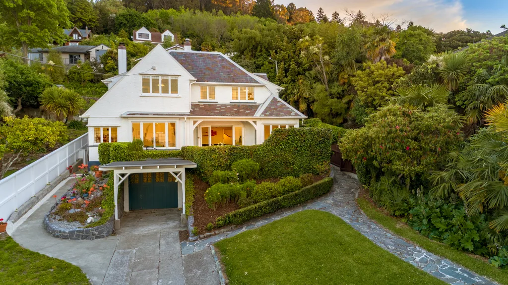 Iconic Dress Circle Family Home