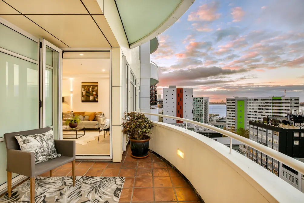 Sophisticated Spacious Apartment Living