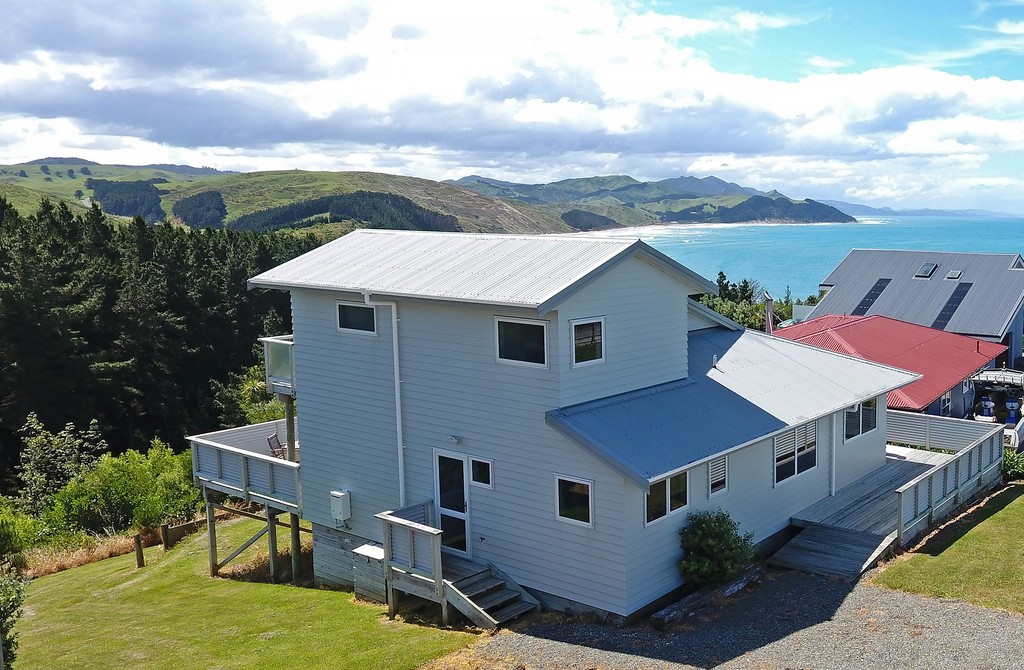 Contemporary Castlepoint Holiday Home