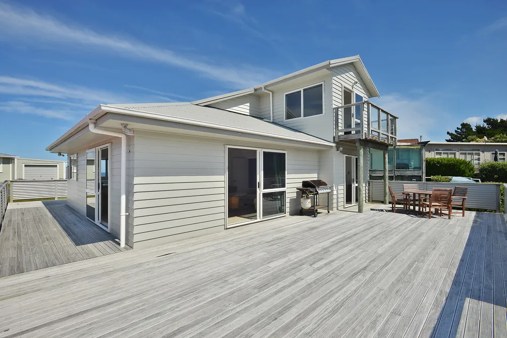 Contemporary Castlepoint Holiday Home