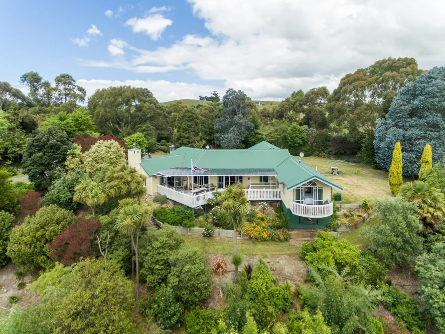 Tranquil And Private With Delightful Grounds 