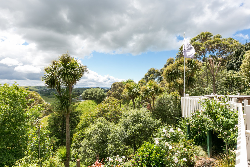 Tranquil And Private With Delightful Grounds 