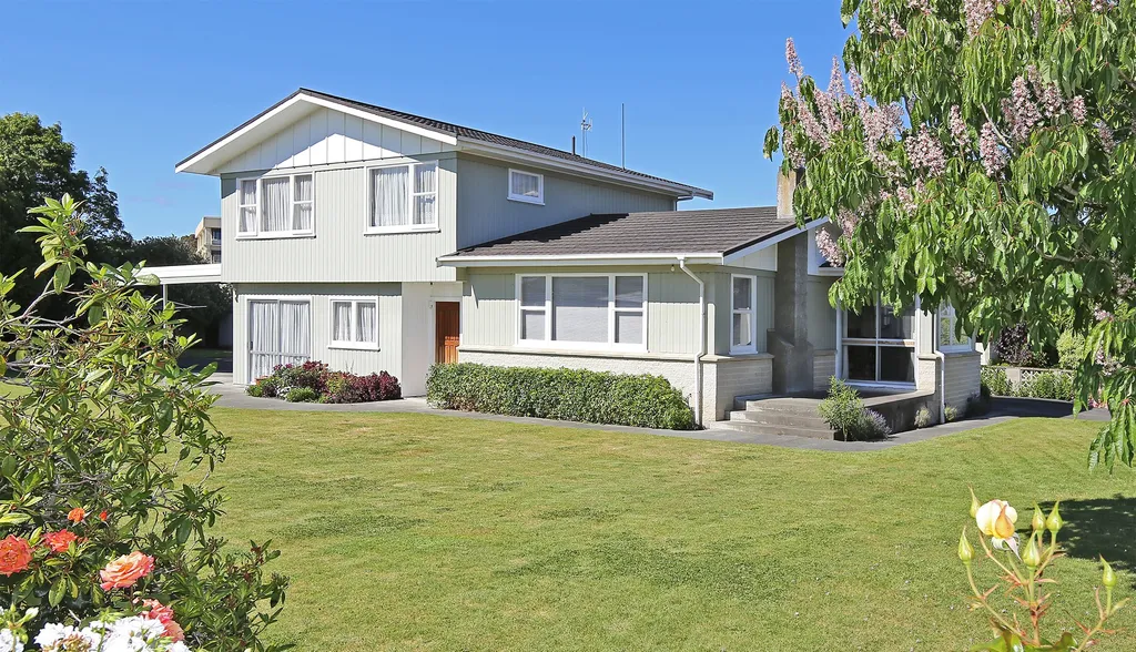 Family Home On Quarter Acre - Taradale