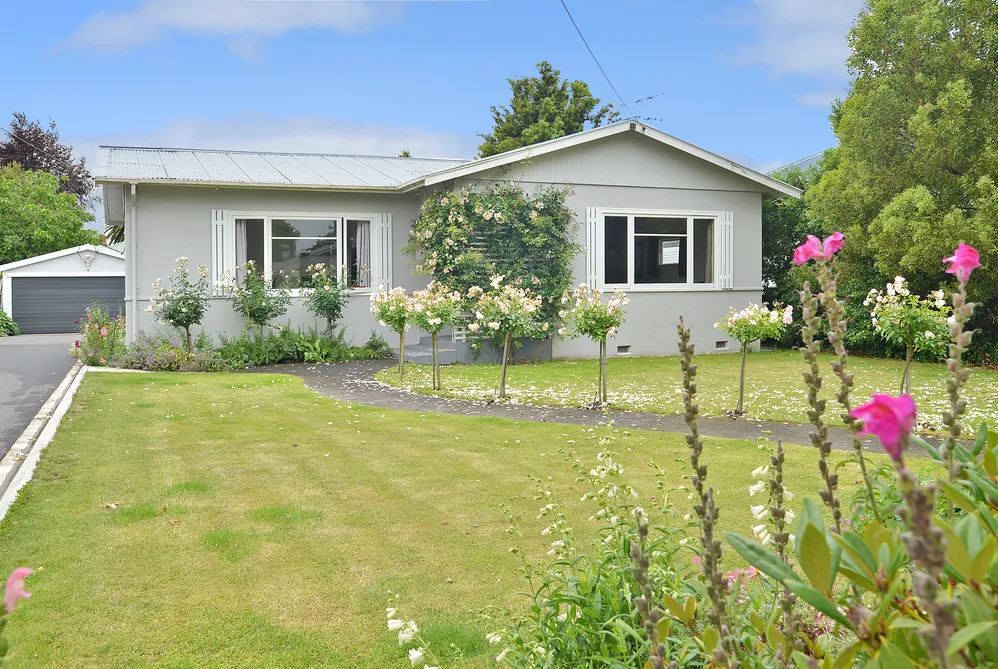 Beautiful Presentation In A Sought After Location