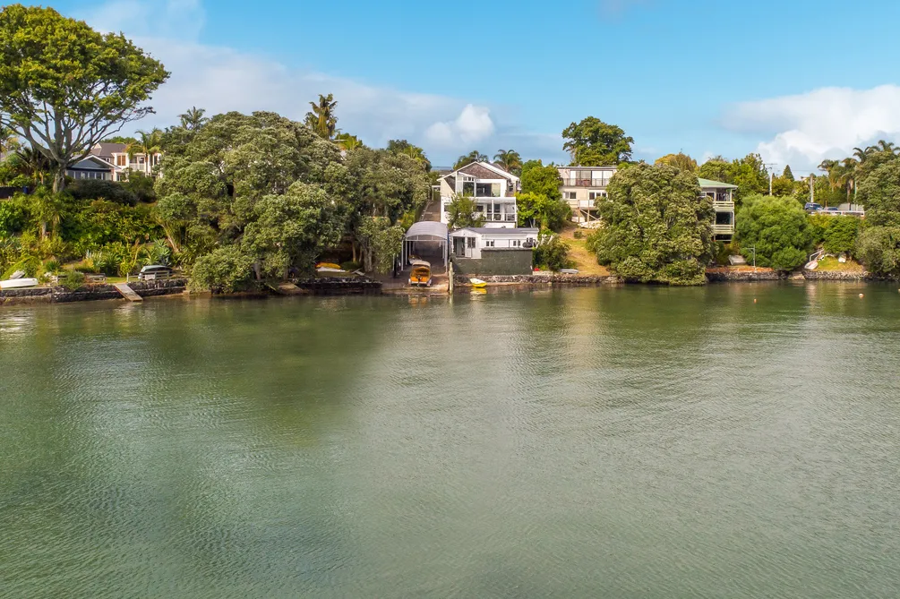 The Ultimate Waterfront Lifestyle