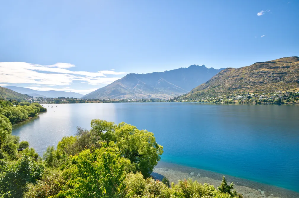 Two bedroom beauty by the lake