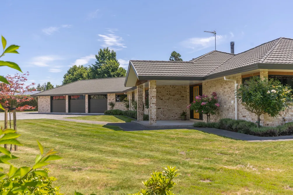 Executive Living, Country View