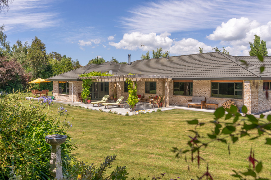 Executive Living, Country View