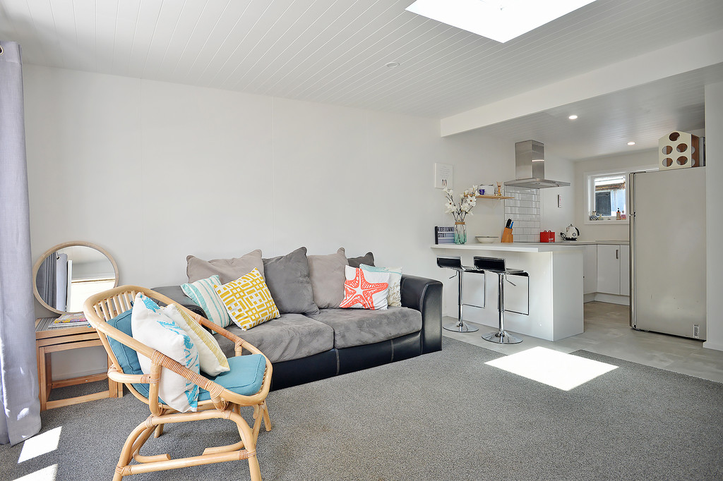Immaculate Seaside Apartment
