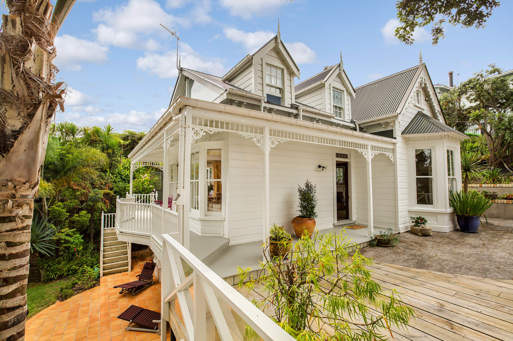 Waterfront on Northcote Point